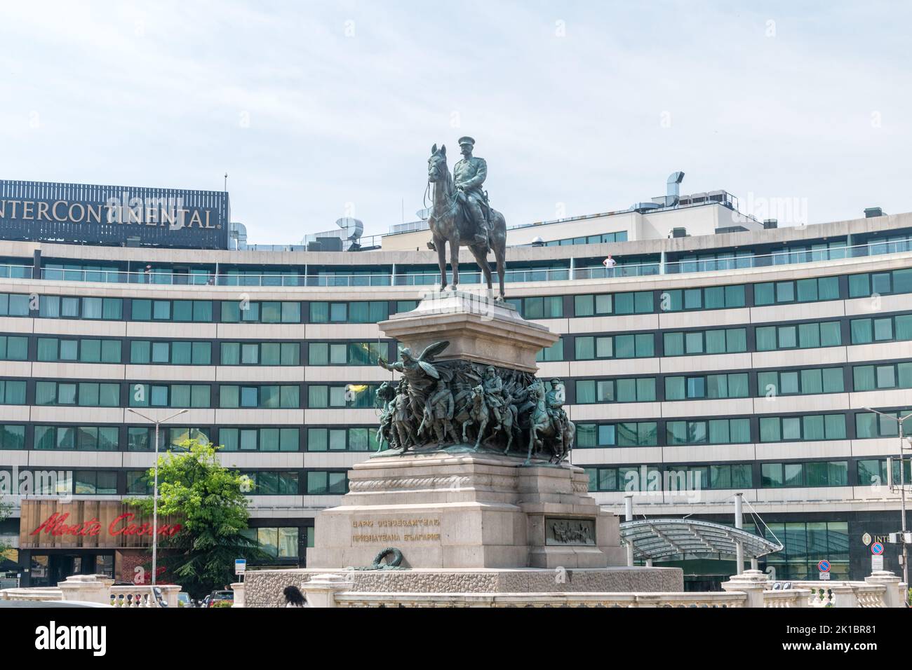 Sofia, Bulgarien - 6. Juni 2022: Reiterdenkmal für den Zaren-Befreier im Zentrum von Sofia, der Hauptstadt Bulgariens. Stockfoto