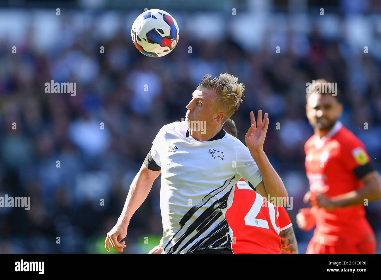 Louie Sibley von Derby County in Aktion während des Sky Bet League 1-Spiels zwischen Derby County und Wycombe Wanderers im Pride Park, Derby am Samstag, 17.. September 2022. Stockfoto