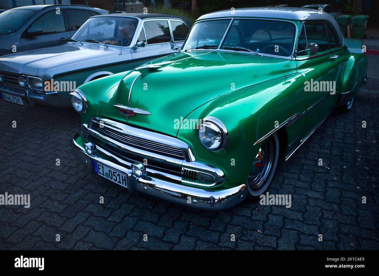 Oldtimer, Oldtimer, Ford 17M neben Chevrolet Bel Air 1951 Hardtop-Coupé, mintgrün metallic Business Copy, Sasbachwalden, Baden-Württemberg Stockfoto
