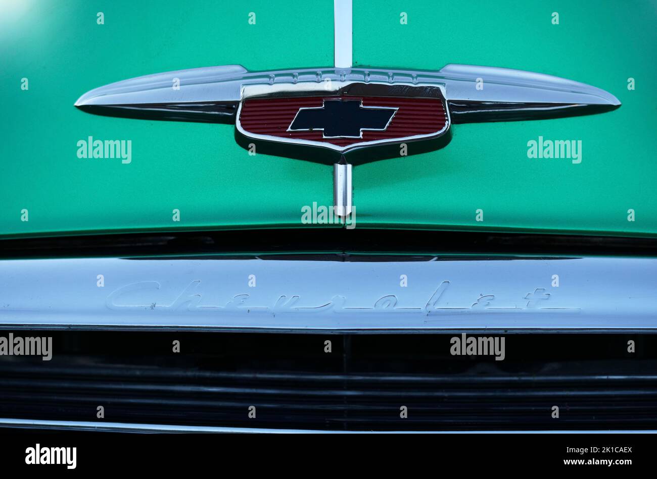 Oldtimer, Oldtimer, Logo, Ornament auf der Motorhaube, Schriftzug, Chevrolet Bel Air 1951 Hardtop Coupé, mintgrün metallic Business Copy Stockfoto