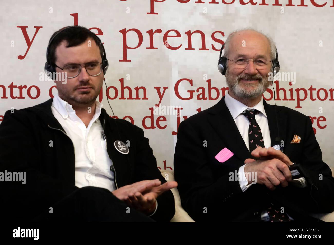 12. September 2022, Mexiko-Stadt, Mexiko: John und Gabriel Shipton, Vater und Bruder von Julian Assange, nehmen am 12. September 2022 in Mexiko-Stadt an den „Dialogen für Gedanken-, Meinungs- und Pressefreiheit“ im Senat von Mexiko-Stadt Teil. (Foto von Luis Barron/Eyepix Group). Stockfoto