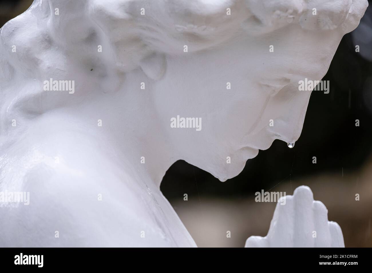 Engel weint für den Regen, Genova Municipal Cemetery, Mallorca, Balearen, Spanien. Stockfoto