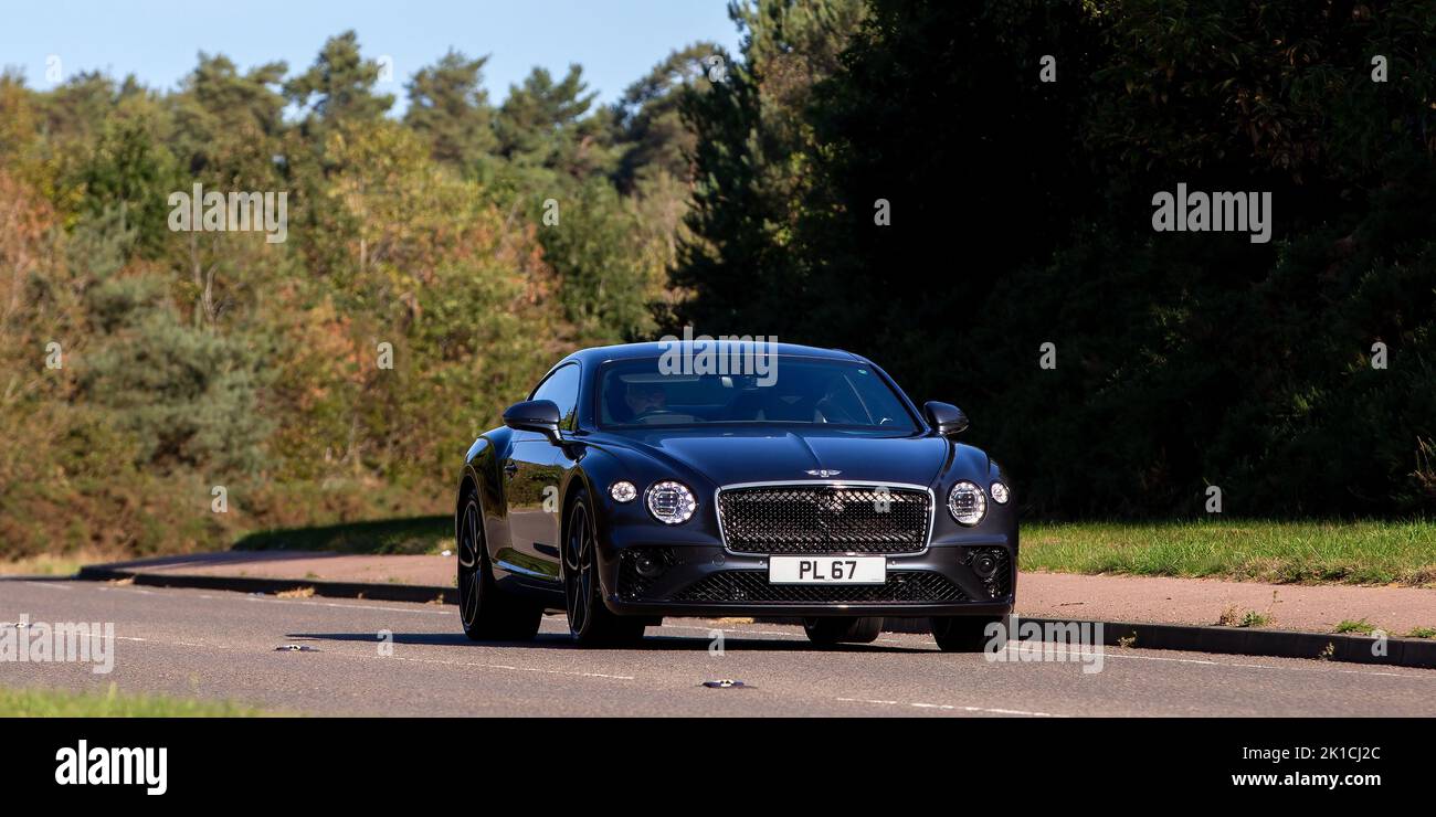 2020 3996cc Bentley Continental auf einer Landstraße Stockfoto
