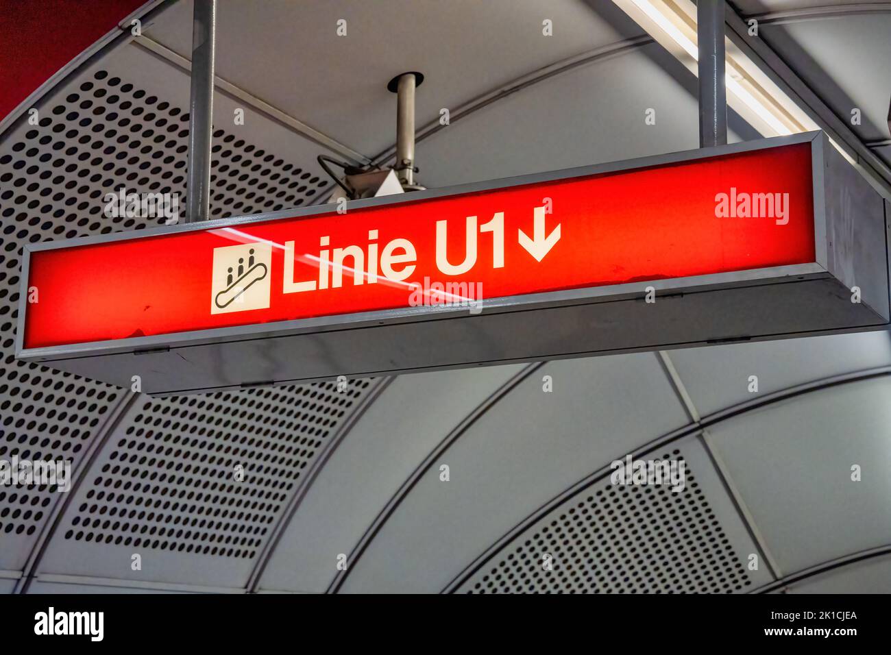 U1 U-Bahn-Schild in der U-Bahn, Wien - Österreich. Stockfoto