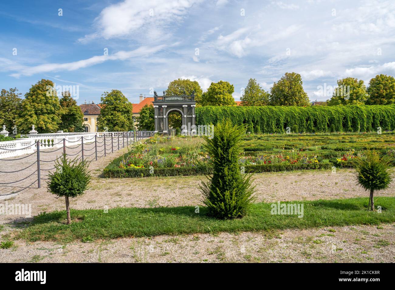 Schönbrunner Park und Gärten in Wien, Sommersaison. Stockfoto