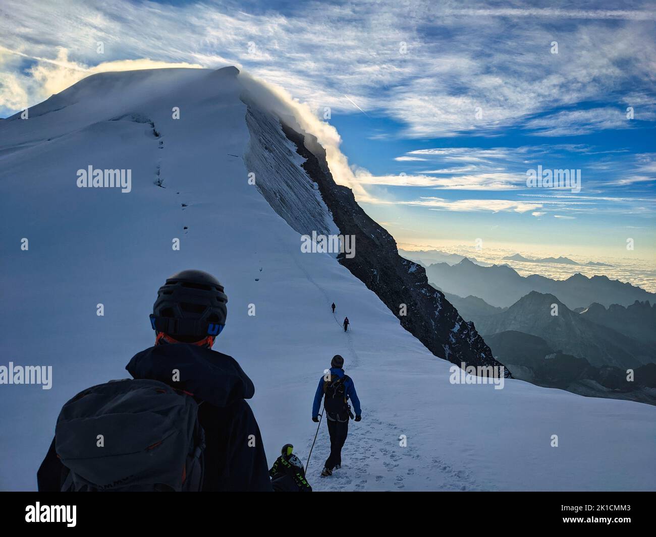 Gipfelanstieg zwischen Combinen de valsorey und Combinen de grafeneire auf dem großen Combinmassiv. Wandern Sie über Gletscher Stockfoto