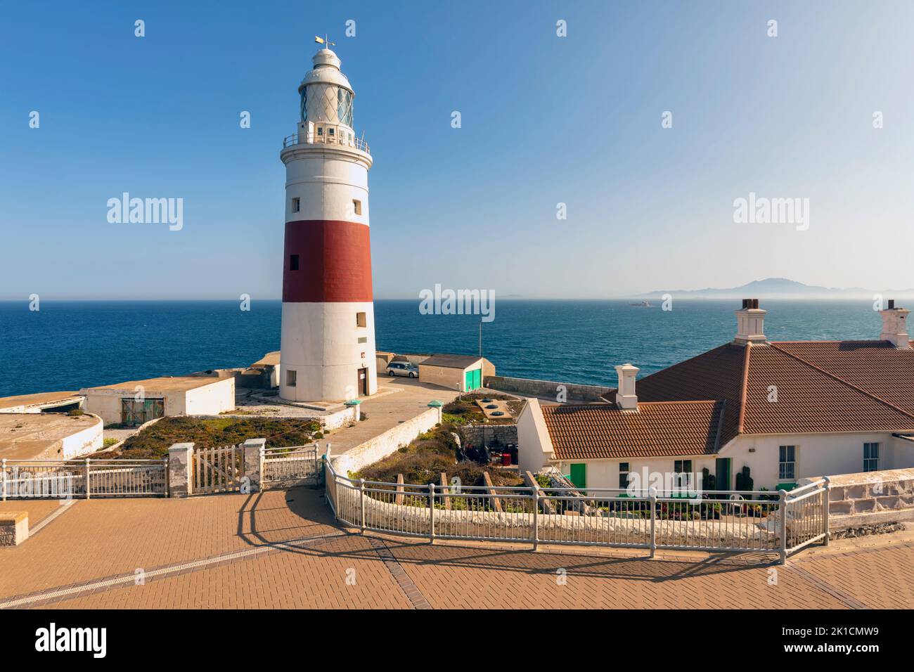 Europa Point Lighthouse, Gibraltar. Das 20 Meter hohe Bauwerk wurde 1841 erbaut und ist noch in Betrieb. Stockfoto