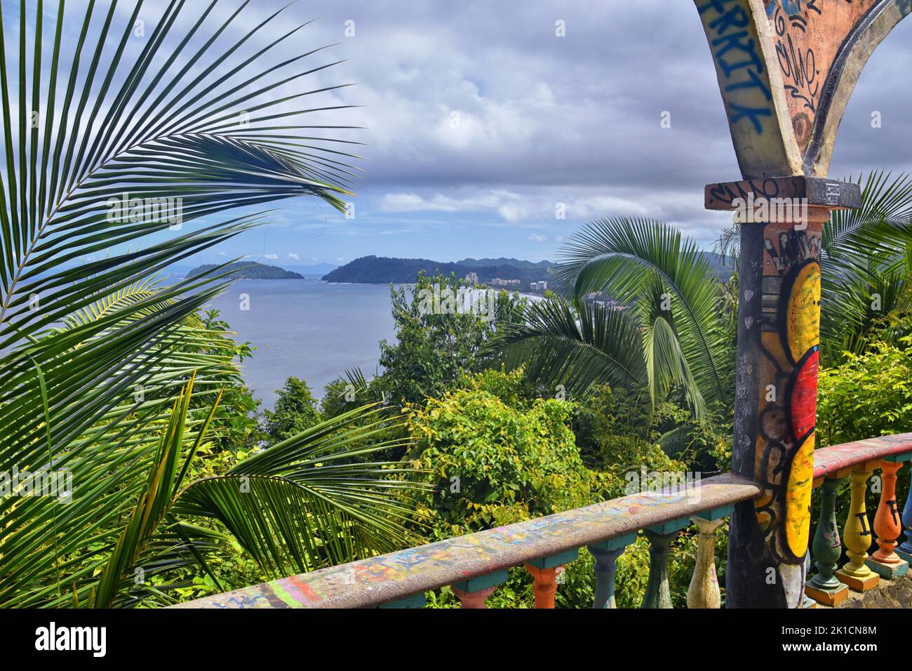 Jaco Strand, Meer, Stadt und Aussicht, Costa Rica von El Miro Ruinen, Villa erklärt biologischen Korridor, Sommer 2022, Mittelamerika. Stockfoto