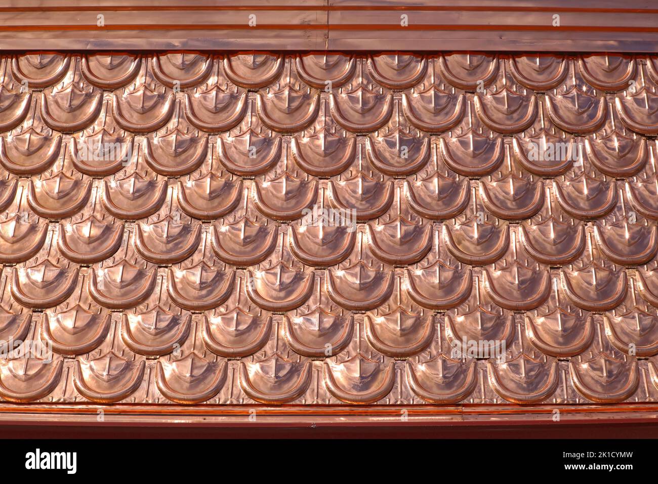 Dachschindeln Textur aus Kupfer Metall luxuriösen Haus Stockfoto