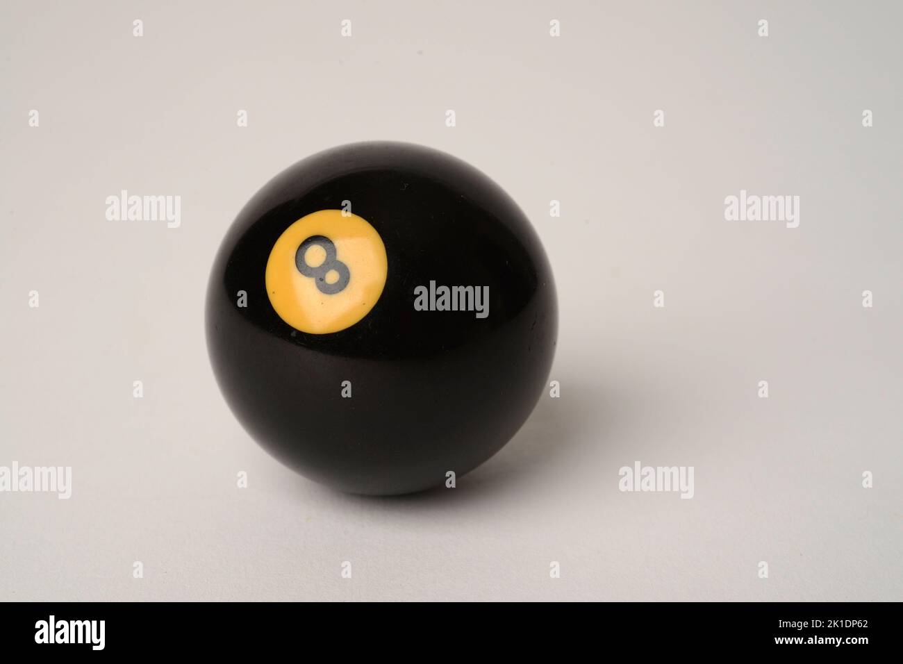 Eight Ball Symbol für Erfolg Großansicht auf Eightball mit Lichtreflexen Stockfoto