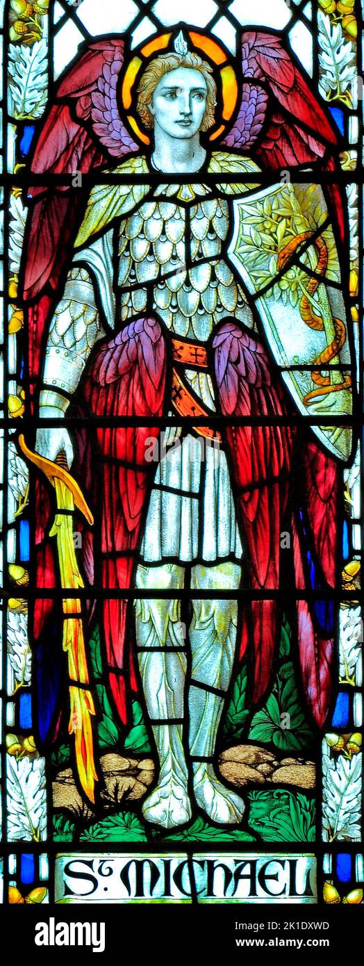 Cley next the Sea, Norfolk, St. Michael, Buntglasfenster von J. Powell & Sons, 1917, Arts and Crafts style Stockfoto