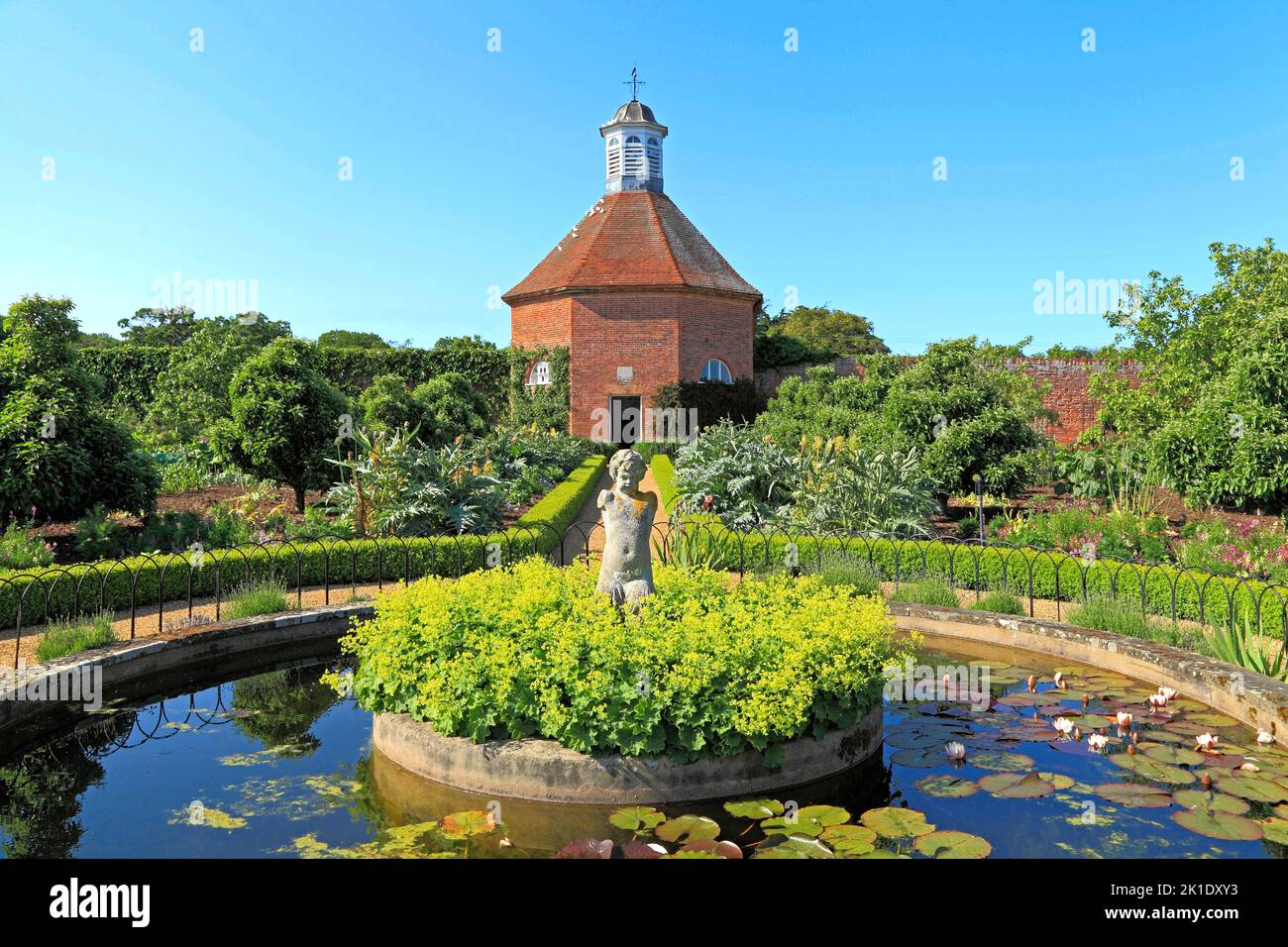 Felbrigg Hall, ummauerter Garten, Taubenkot aus dem 18.. Jahrhundert, Felbrigg, Norfolk, England Stockfoto