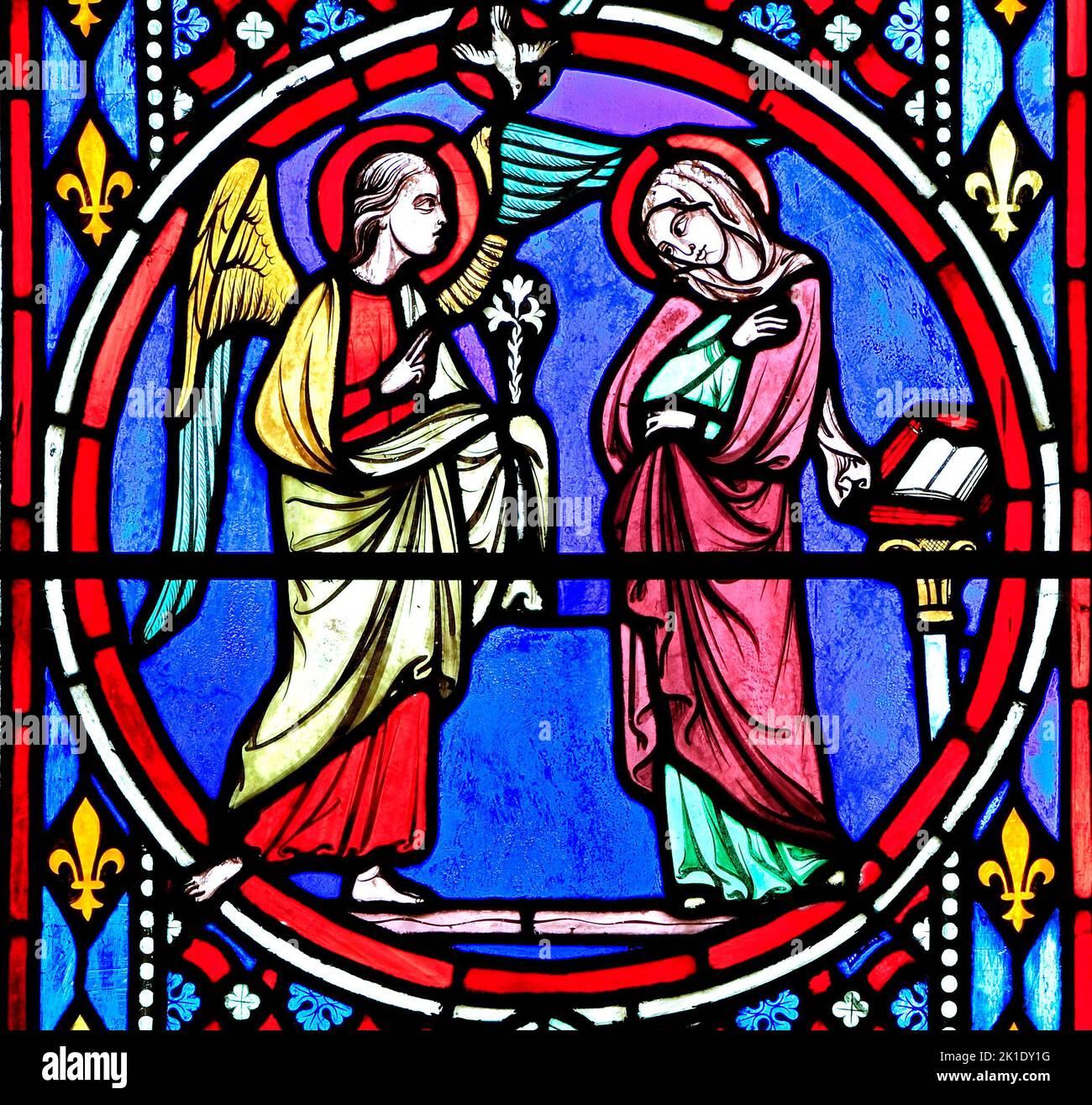 Krippenfenster, Glasmalerei von Oudinot von Paris, 1861, Feltwell Kirche, Norfolk. Verkündigung des Erzengels Gabriel an die Jungfrau Maria Stockfoto
