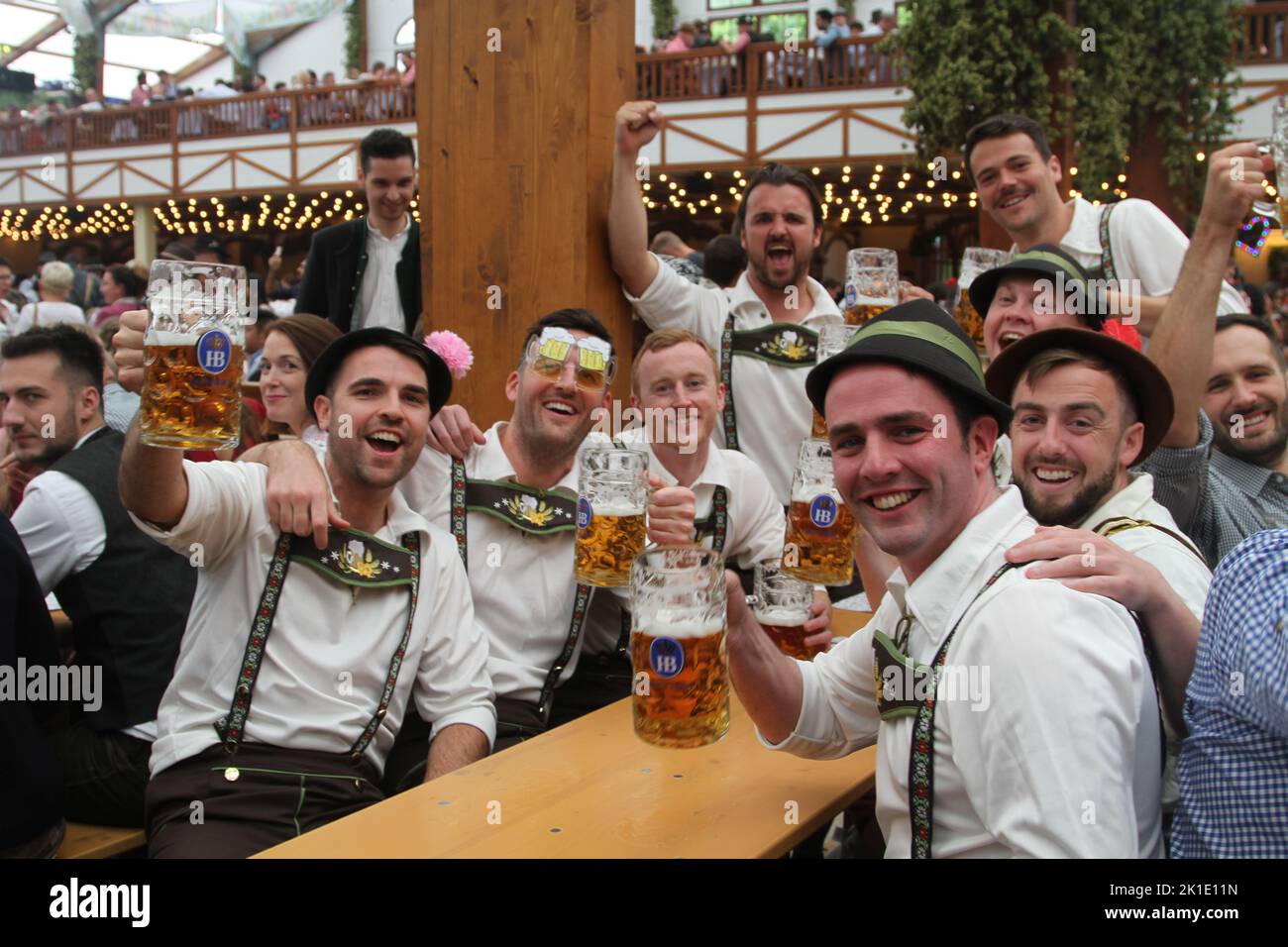 München, Deutschland. 17. September 2022. Menschen besuchen das ...