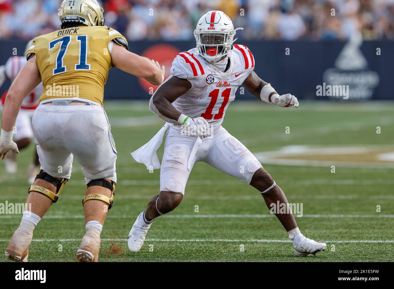 Atlanta, Georgia. 17. September 2022. Austin Keys (11) von Ole Miss in Aktion während des NCAA-Fußballspiels mit den Georgia Tech Yellow Jackets und den Ole Miss Rebels, gespielt im Bobby Dodd Stadium auf dem Campus der Georgia Tech in Atlanta, Georgia. Ole Miss schließt die Gelben Jacken aus, 42-0. Cecil Copeland/CSM/Alamy Live News Stockfoto