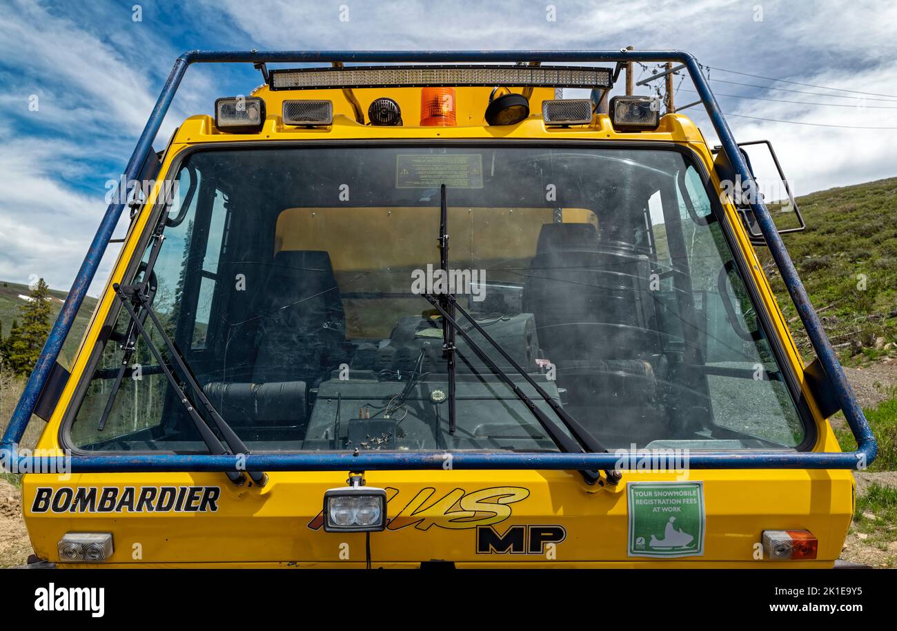 Die Windschutzscheibe eines bombardier Plus MP Snowcat parkte im Pomerelle Mountain Resort in Idaho, USA Stockfoto