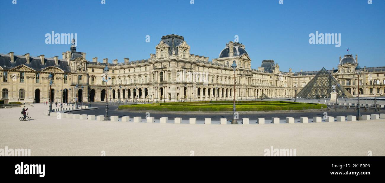 Frankreich. Paris (4e). Das Museum und die Pyramide des Louvre schlossen während der Haft im april 2020. Stockfoto