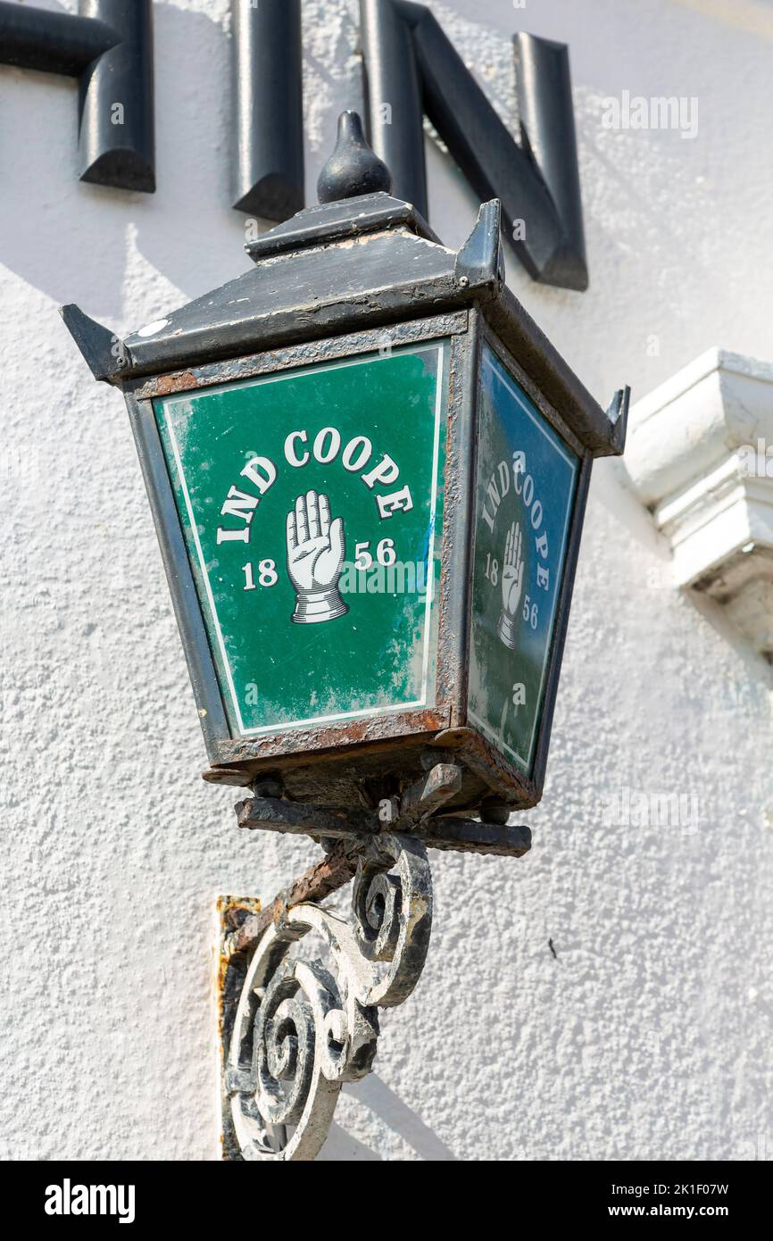 IND Coope 1856 Brauerei Pub Schild Dolphin Hotel geschlossen öffentlichen Haus, Felixstowe, Suffolk, England, Großbritannien Stockfoto