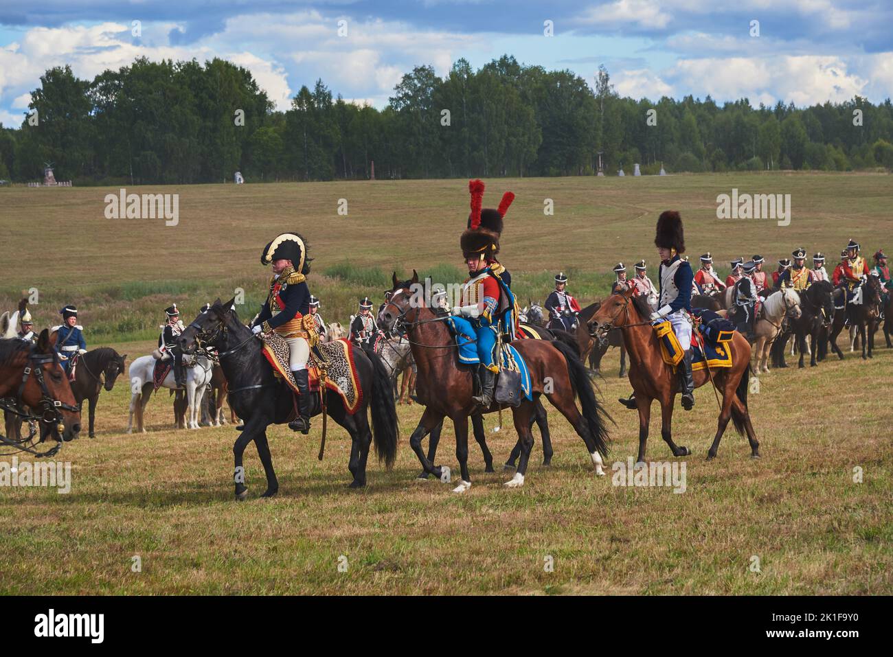 4. September 2022, Borodino, Russland. Rekonstruktion der Schlacht von 1812 auf dem Borodino-Feld. Die Menschen ziehen die Kostüme der Russen und Franzosen an Stockfoto