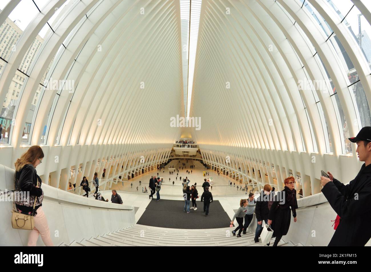 Menschen auf der Treppe des Westfield World Trade Center in New York, Oculus Center Stockfoto