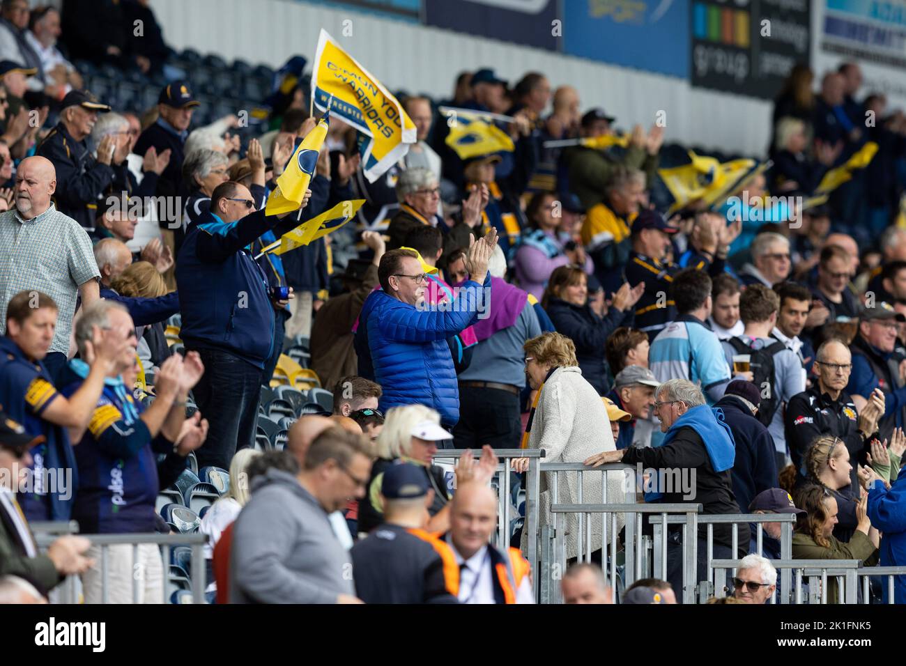 Unterstützer von Worcester Warriors vor dem Spiel der Gallagher Premiership Worcester Warriors gegen Exeter Chiefs im Sixways Stadium, Worcester, Großbritannien, 18.. September 2022 (Foto von Nick Browning/News Images) in Worcester, Großbritannien am 9/18/2022. (Foto von Nick Browning/News Images/Sipa USA) Stockfoto