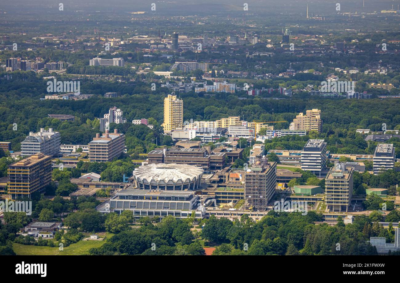 Luftaufnahme, RUB, Ruhr-Universität Bochum, Uni-Center und Skyline von Bochum, Audimax Hörsaal, Querenburg, Bochum, Ruhrgebiet, Nordrhein-Westfalen Stockfoto