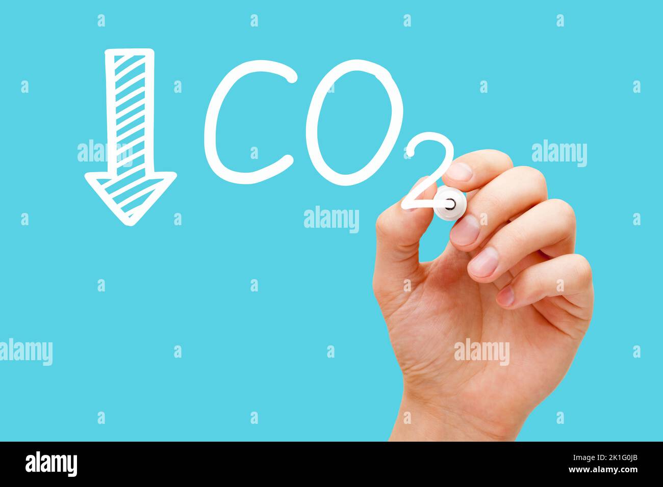 Handzeichnung Konzept zur Reduzierung von Kohlendioxid CO2-Emissionen und CO2-Fußabdruck. Stockfoto