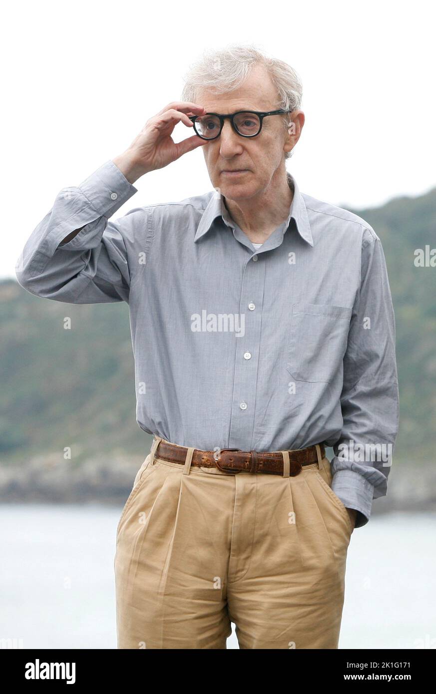 **DATEI FOTO** Woody Allen zieht sich aus dem Filmemachen zurück. Woody Allen nimmt an dem Photo-Call / Pressegespräch für VICKY CRISTINA BARCELONA beim Festival de San Sebastian Donstia 56. in San Sebastian, Spanien, Teil. 18. September 2008 Quelle: Walter McBride/MediaPunch Stockfoto **DATEI FOTO** Woody Allen zieht sich aus dem Filmemachen zurück. Woody Allen nimmt an dem Photo-Call / Pressegespräch für VICKY CRISTINA BARCELONA beim Festival de San Sebastian Donstia 56. in San Sebastian, Spanien, Teil. 18. September 2008 Quelle: Walter McBride/MediaPunch Stockfoto
