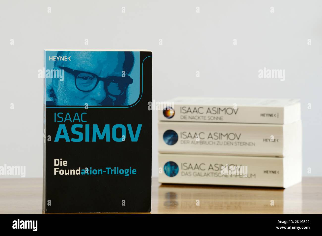 Isaac Asimov die Trilogie der Stiftung. Beachten Sie, dass ich keine Eigentumsfreigabe auf diesem Bild habe und es nur für redaktionelle Zwecke verwendet werden darf. Sie können Th. Nicht verwenden Stockfoto