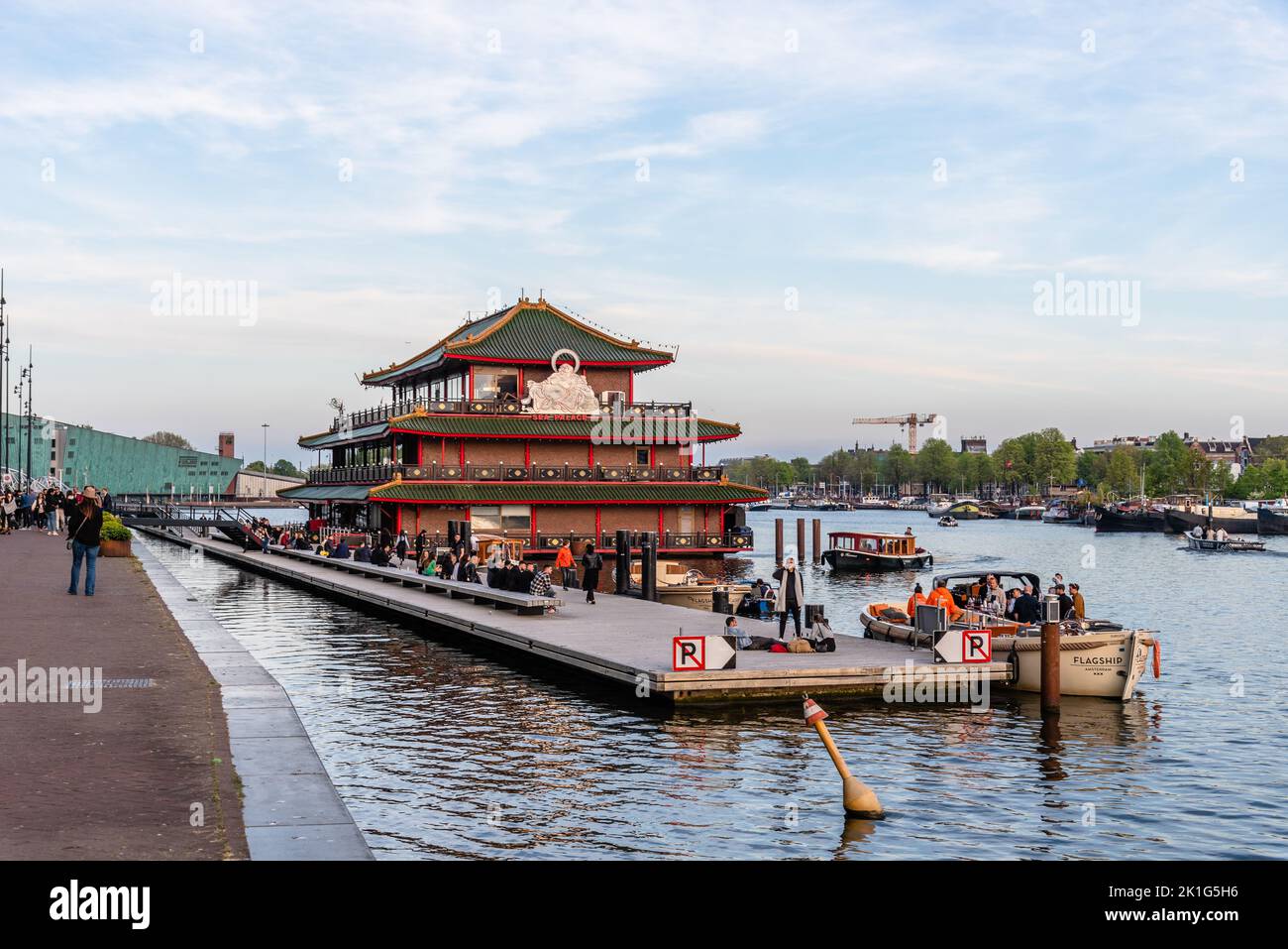 Amsterdam, Niederlande - 6. Mai 2022: Sea Palace Chinese Restaurant. Stockfoto
