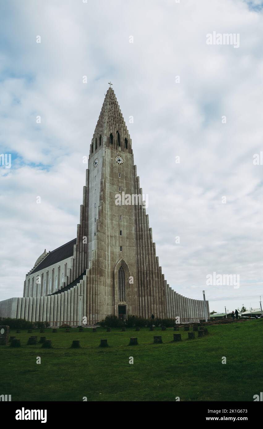 Kirche von Hallgrímur - Hallgrímskirkja - in der Stadt Reykjavik, Island. Stockfoto