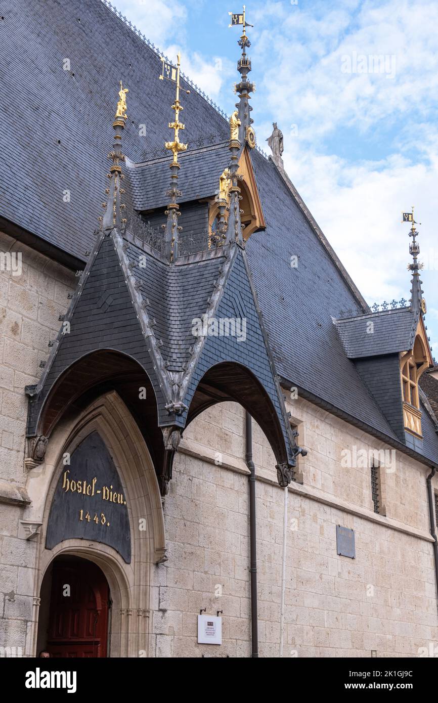 Der Eingang zum Hospices de Beaune, heute ein Museum in Beaune, Burgund Frankreich. Stockfoto