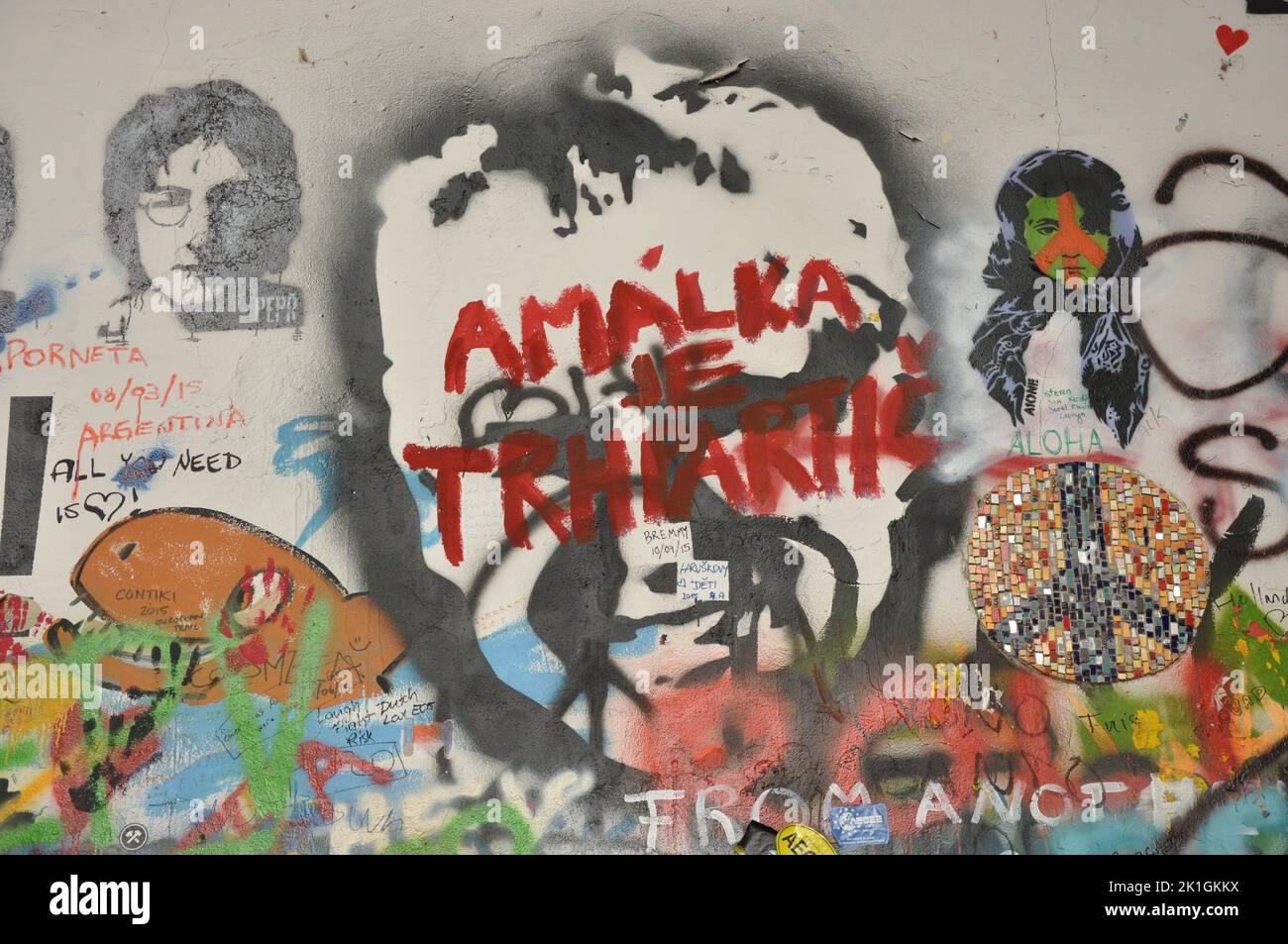 Nahaufnahme eines Graffiti an der John Lennon Wall in Prag, Tschechische Republik Stockfoto