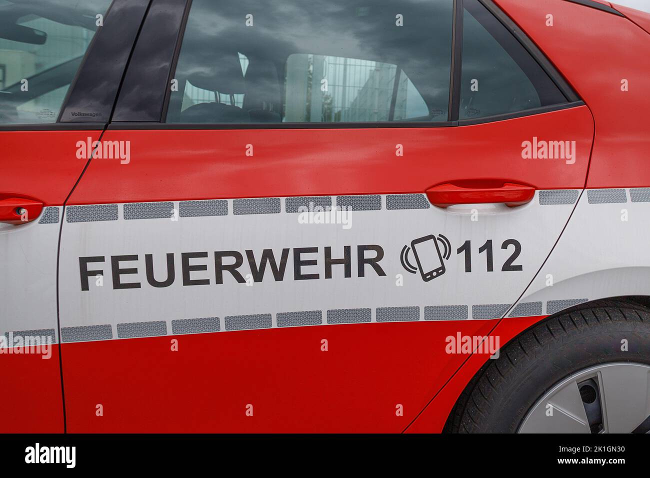  Foto zu Typischer deutscher Feuerwehrwagen in Nürnberg, Deutschland. Feuerwehr 
