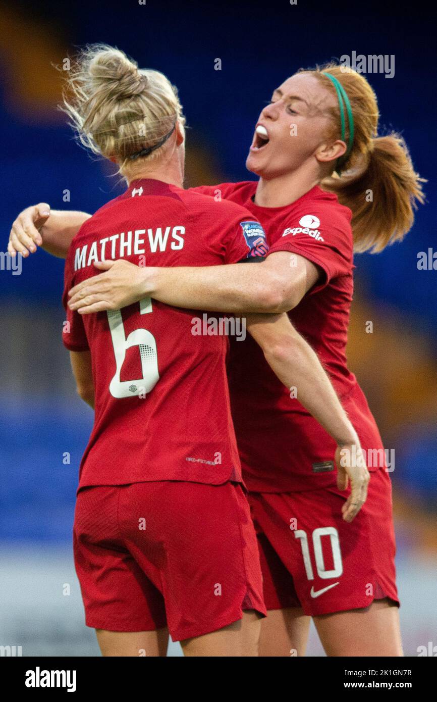 Rachel Furness #10 von Liverpool Women und Jasmine Matthews #6 von Liverpool Women feiern den Sieg beim Fa Women's Super League Spiel Liverpool Women gegen Chelsea Women im Prenton Park, Birkenhead, Großbritannien, 18.. September 2022 (Foto by Phil Bryan/News Images) Stockfoto