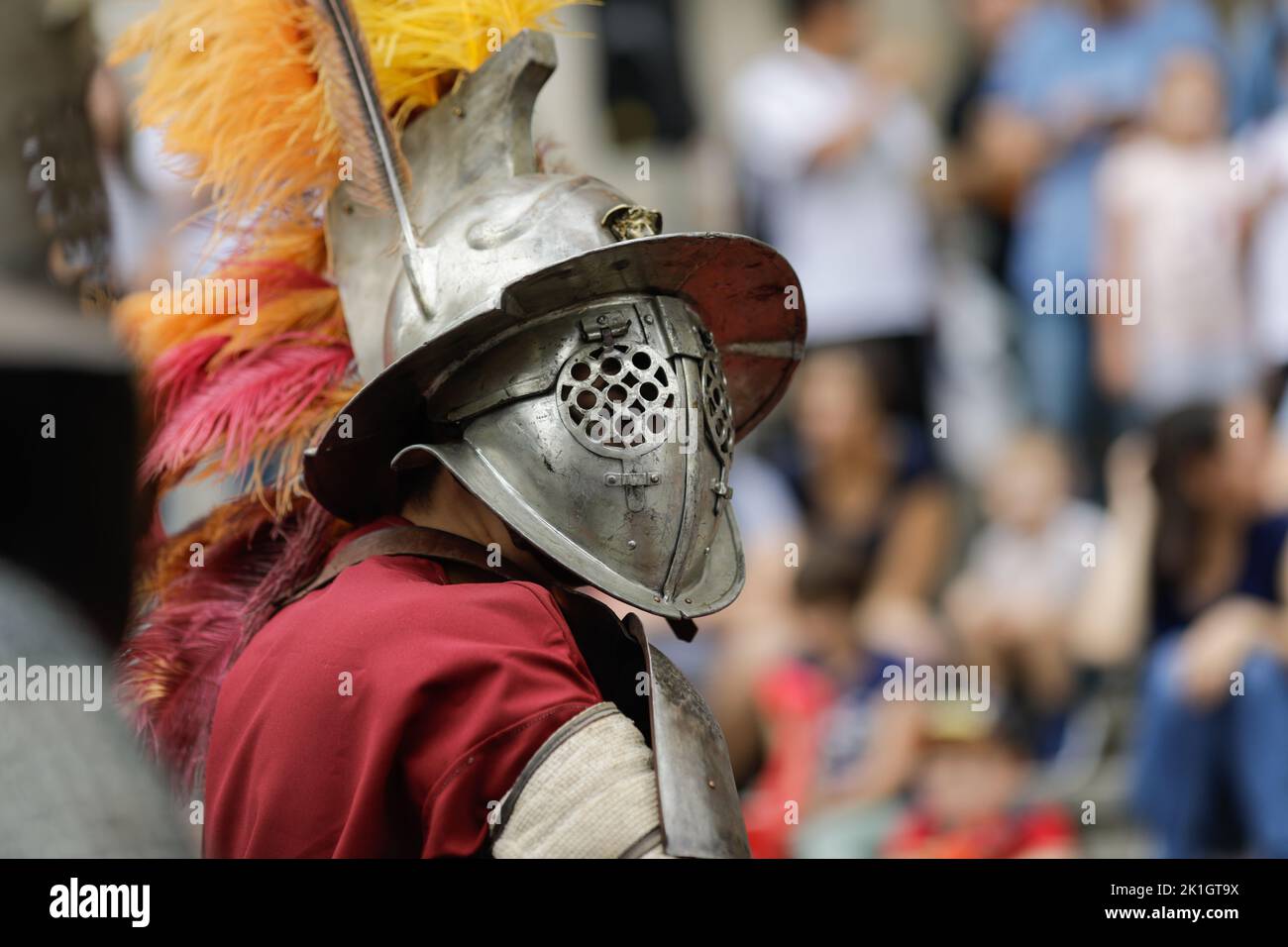 Bukarest, Rumänien - 17. September 2022: Antiker römischer Gladiator während einer historischen Nachstellung. Stockfoto