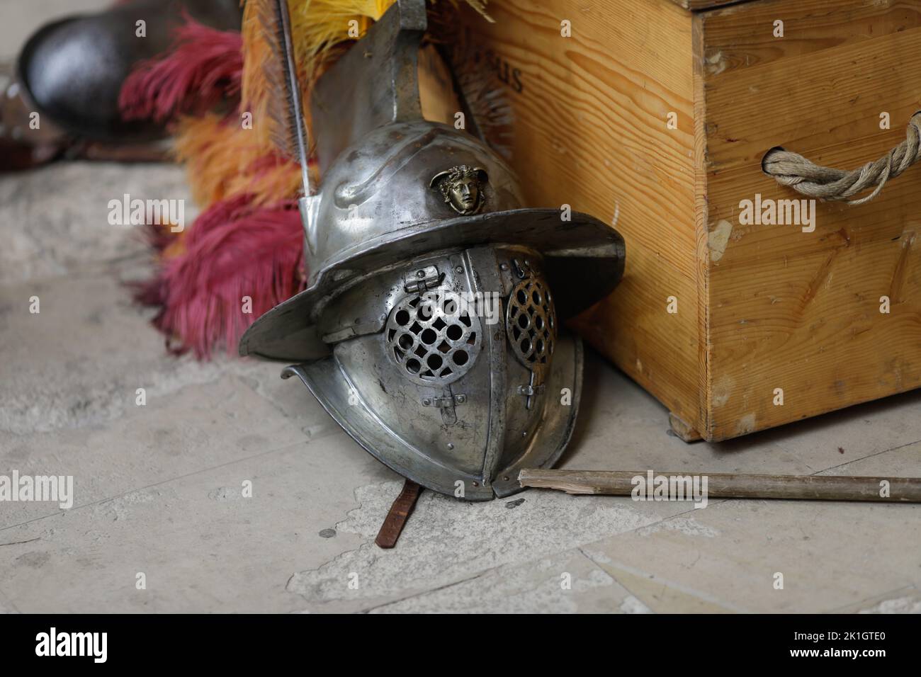 Bukarest, Rumänien - 17. September 2022: Römische Gladiatorentechnik während einer historischen Nachstellung. Stockfoto