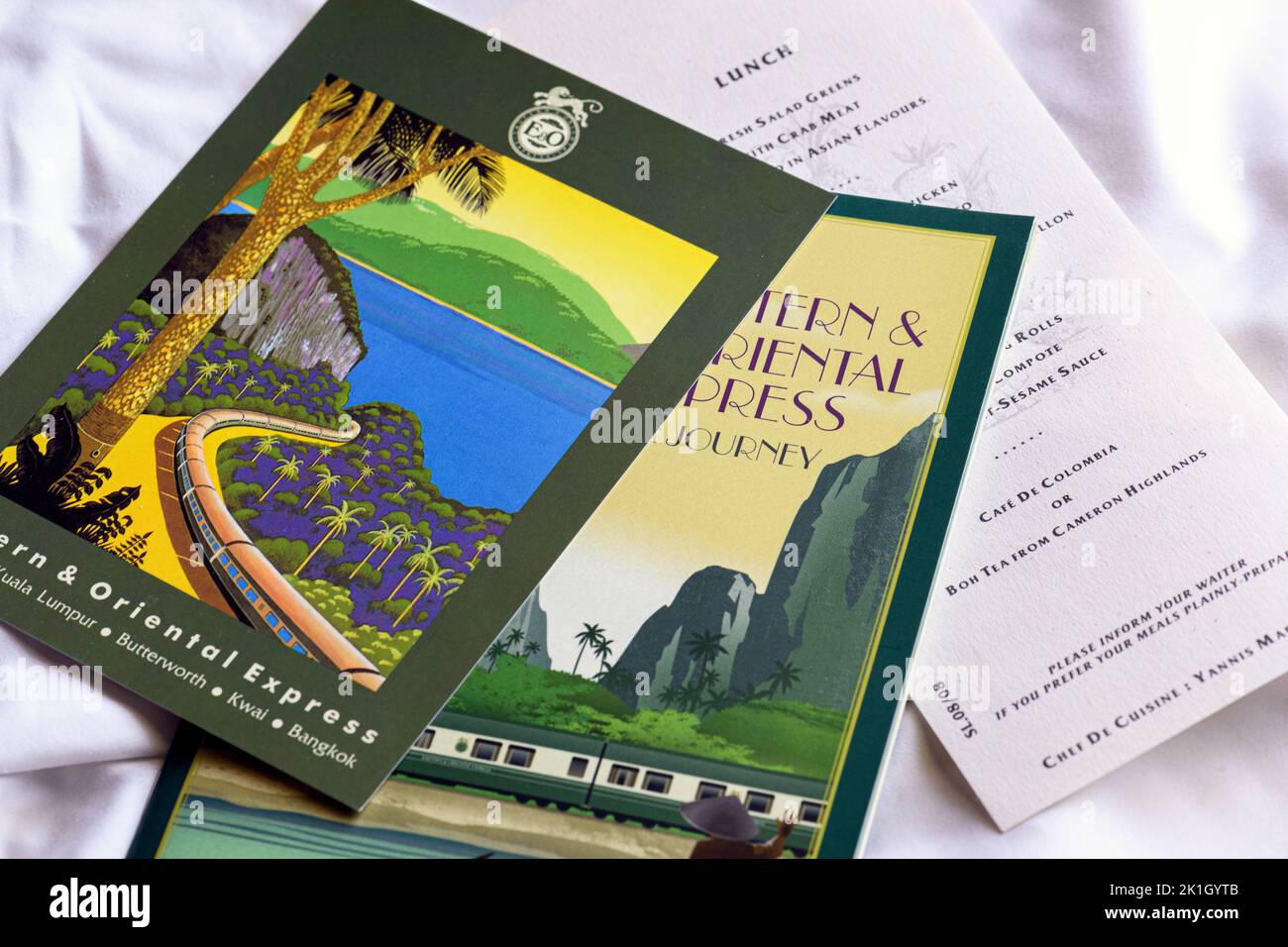 Broschüre und Mittagsmenü für die Luxuszugfahrt mit dem Eastern und Oriental Express Stockfoto