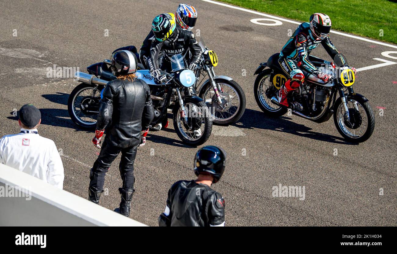 Die Barry Sheene Men Trophy Teil 1 beim Goodwood Revival Festival auf dem Goodwood Circuit, Goodwood, Großbritannien, am 16. September 2022. Foto von Phil Hutchinson. Nur zur redaktionellen Verwendung, Lizenz für kommerzielle Nutzung erforderlich. Keine Verwendung bei Wetten, Spielen oder Veröffentlichungen einzelner Clubs/Vereine/Spieler. Stockfoto