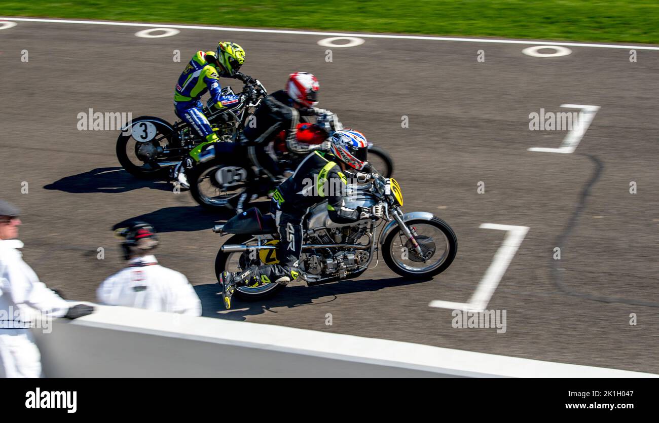 Die Barry Sheene Men Trophy Teil 1 beim Goodwood Revival Festival auf dem Goodwood Circuit, Goodwood, Großbritannien, am 16. September 2022. Foto von Phil Hutchinson. Nur zur redaktionellen Verwendung, Lizenz für kommerzielle Nutzung erforderlich. Keine Verwendung bei Wetten, Spielen oder Veröffentlichungen einzelner Clubs/Vereine/Spieler. Stockfoto