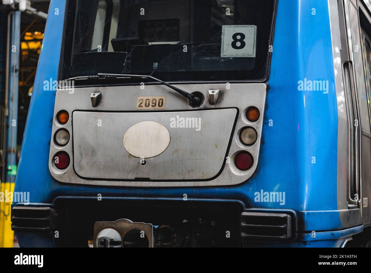 Santiago, Chile Juli 2022 Ein Zug der Metro de Santiago an einem U