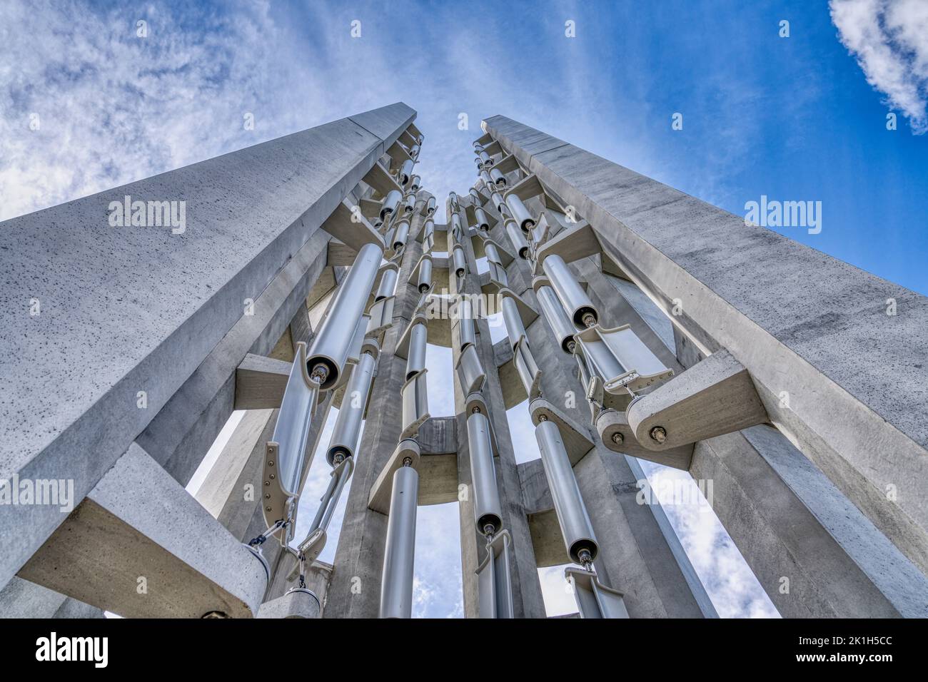 Blick auf den Tower of Voices und seine Windspiele beim Flight 93 Memorial am 11.. September in Stoystown, Pennsylvania. Stockfoto