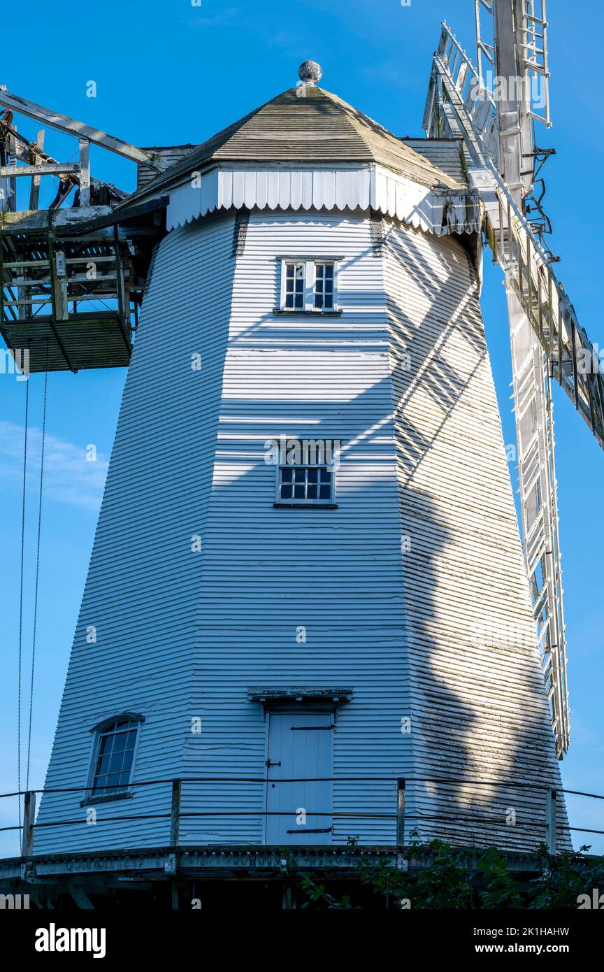 Kings Mill, eine Smock-Mühle, die einst Hilaire Belloc gehörte und in der ETV-Serie Jonathan Creek in Shipley Village, West Sussex, Stockfoto