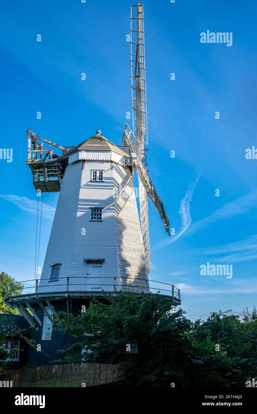 Kings Mill, eine Smock-Mühle, die einst Hilaire Belloc gehörte und in der ETV-Serie Jonathan Creek in Shipley Village, West Sussex, Stockfoto