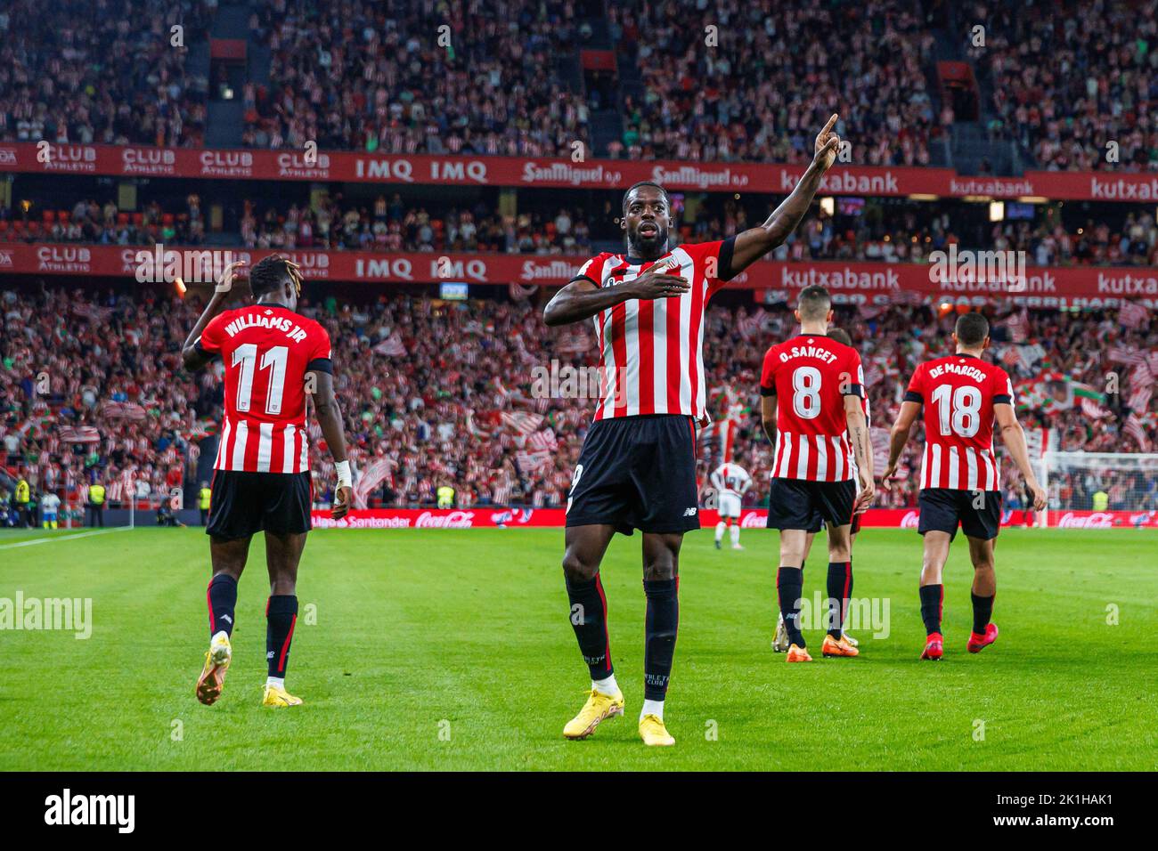 Inaki Williams feiert ein Tor während des Liga-Santander-Spiels zwischen Athletic Club de Bilbao und Rayo Vallecano im Estadio de San Mames in Bilbao, Spanien. Stockfoto