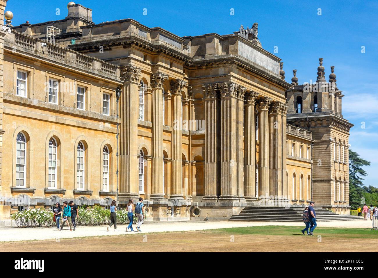 Blick auf den Palast vom South Lawn, Blenheim Palace, Woodstock, Oxfordshire, England, Vereinigtes Königreich Stockfoto