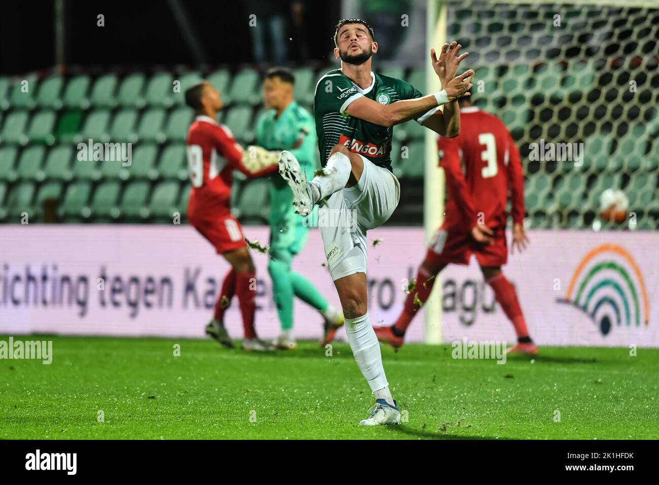 Lommel, Belgien. 18. September 2022. Lommels Nassim Chadli reagiert während eines Fußballmatches
