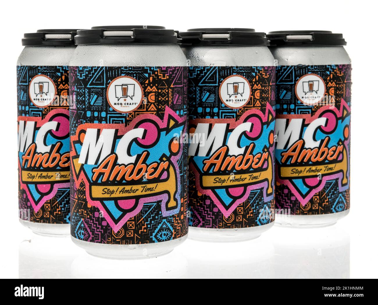 Winneconne, WI - 18. September 2022: Ein Paket von Mob Craft mc Bernstein Bier auf einem isolierten Hintergrund. Stockfoto