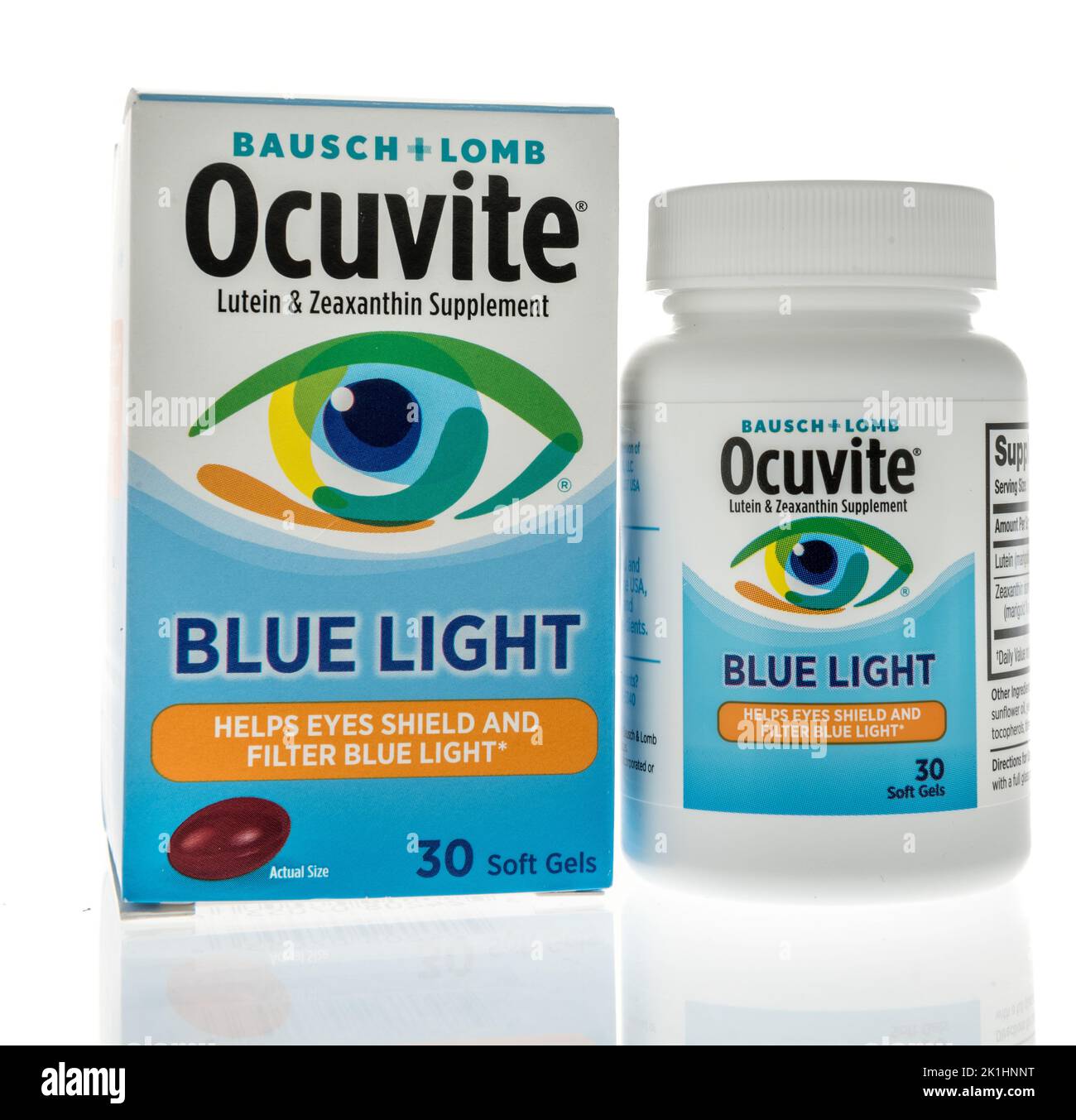 Winneconne, WI - 11. September 2022: Ein Paket von Bausch adn Lomb Ocuvit blauen Lichtschild-Filter Ergänzung auf einem isolierten Hintergrund. Stockfoto