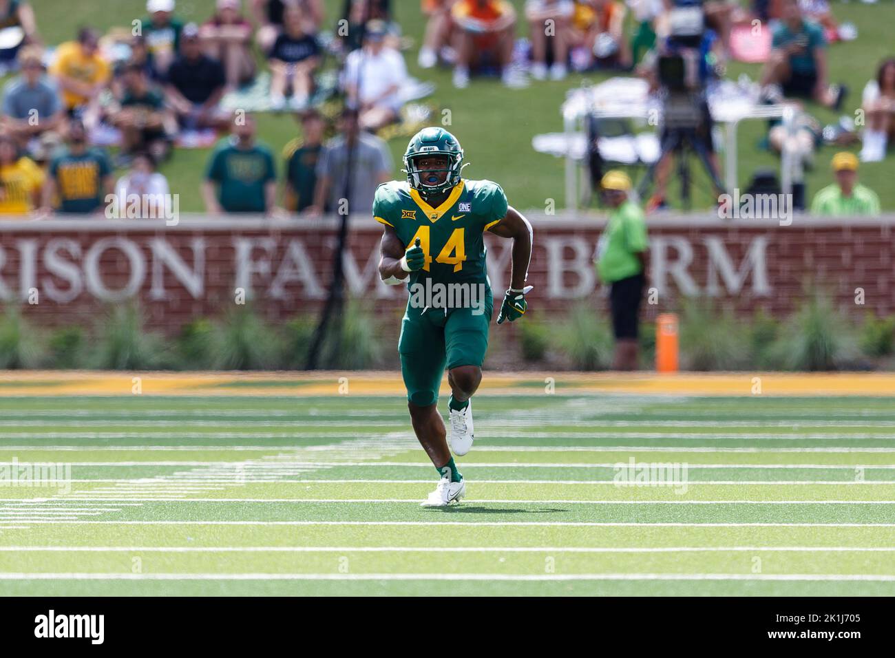 Baylor Bears Linebacker Josh White (44) läuft bei einem NCAA College Football-Spiel im McLane Stadium am Samstag, 17. September 2022, in Waco, Texas. Baylor gewann mit 42:7. (Eddie Kelly/Image of Sport) Stockfoto